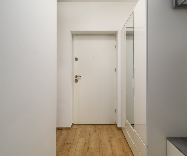 New Studio with FREE parking
