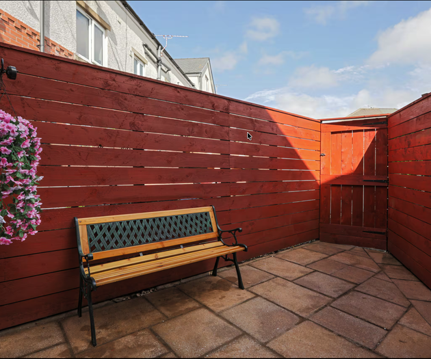 4-Bed Apartment Barrow-in-Furness | Sleeps 12