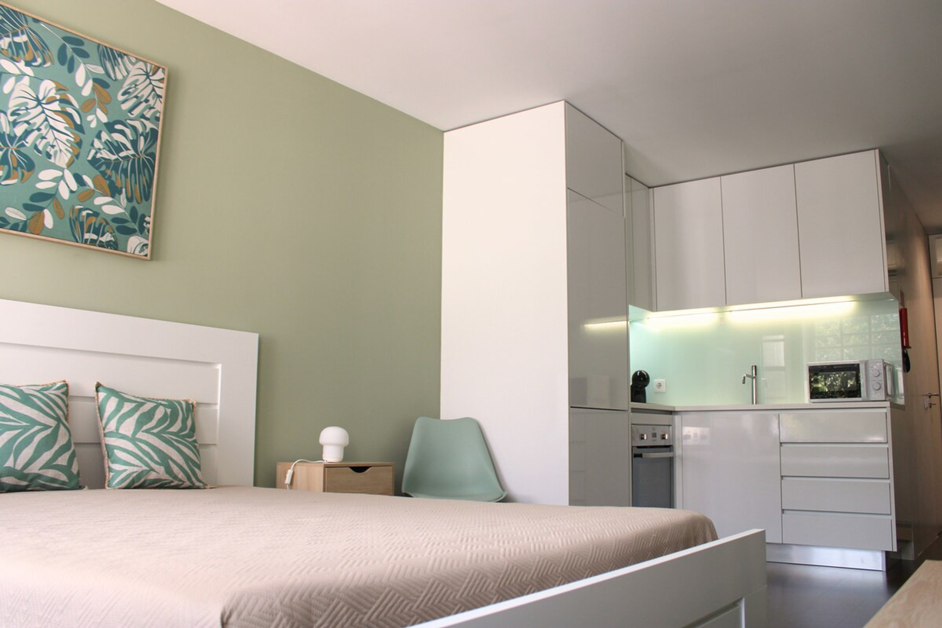 Kitchen or kitchenette, Bedroom
