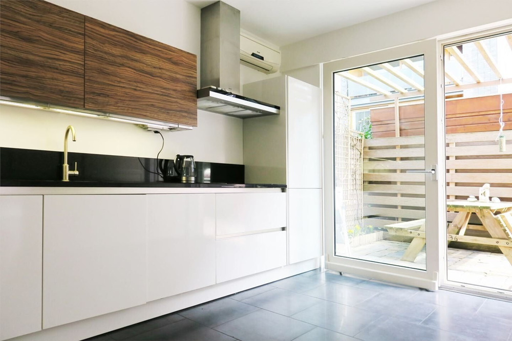 Villa Amsterdam Island preview