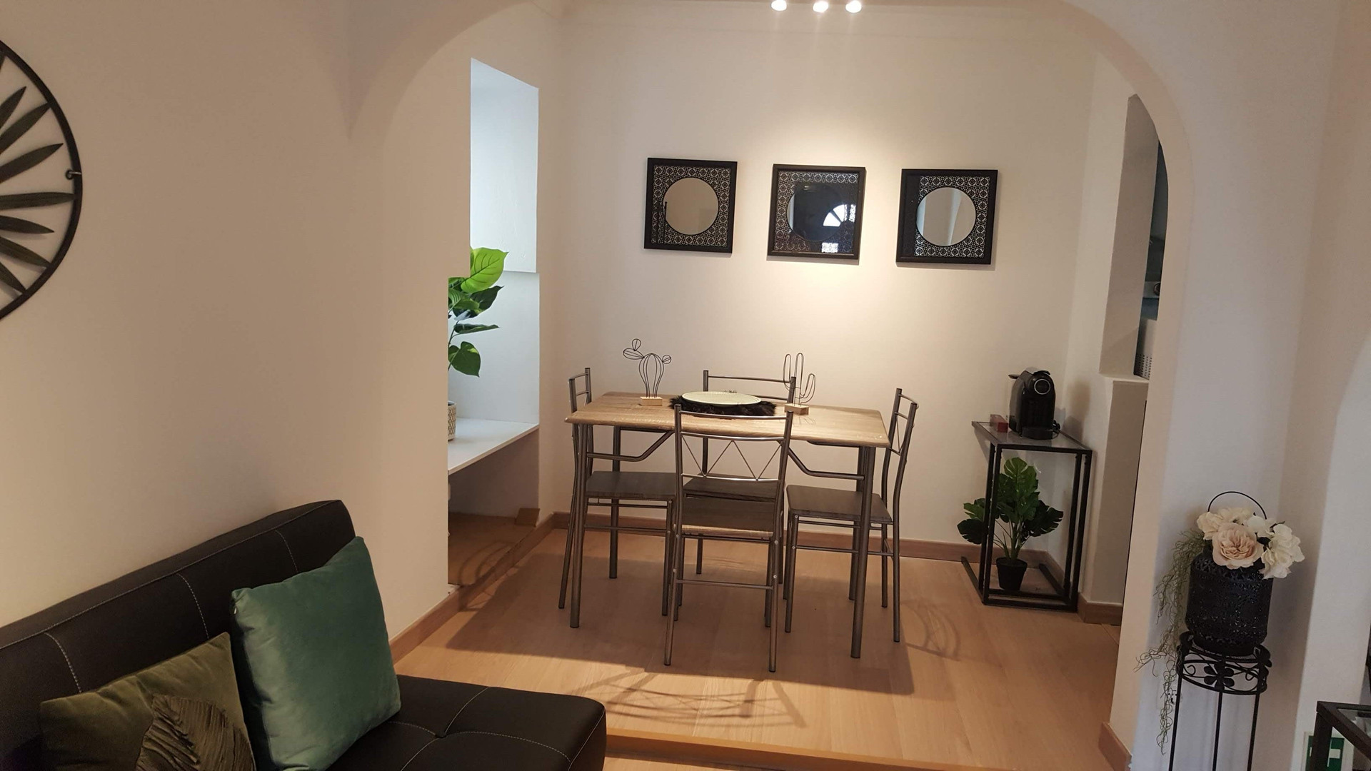 Dining area with mirrors decor