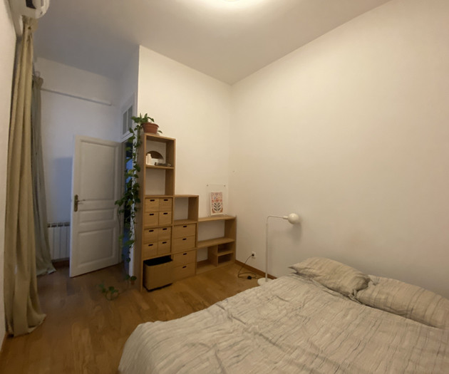 Bright Room with Private Bathroom in El Born