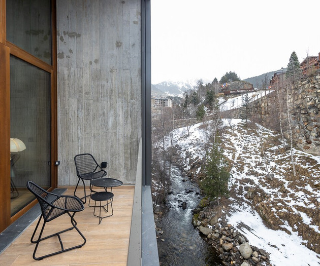 Elegant Penthouse | Spa, Parking & Views