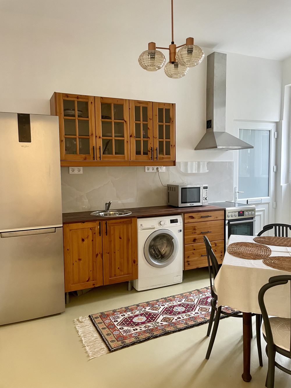 Quiet studio apartment in vibrant central Pest preview