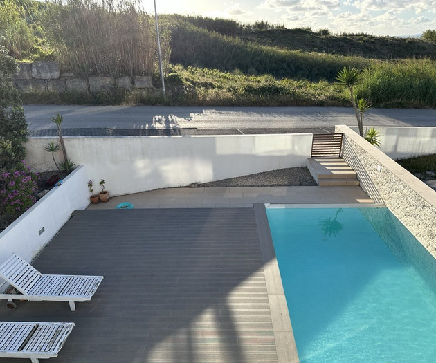 T3 house with swimming pool near the ocean