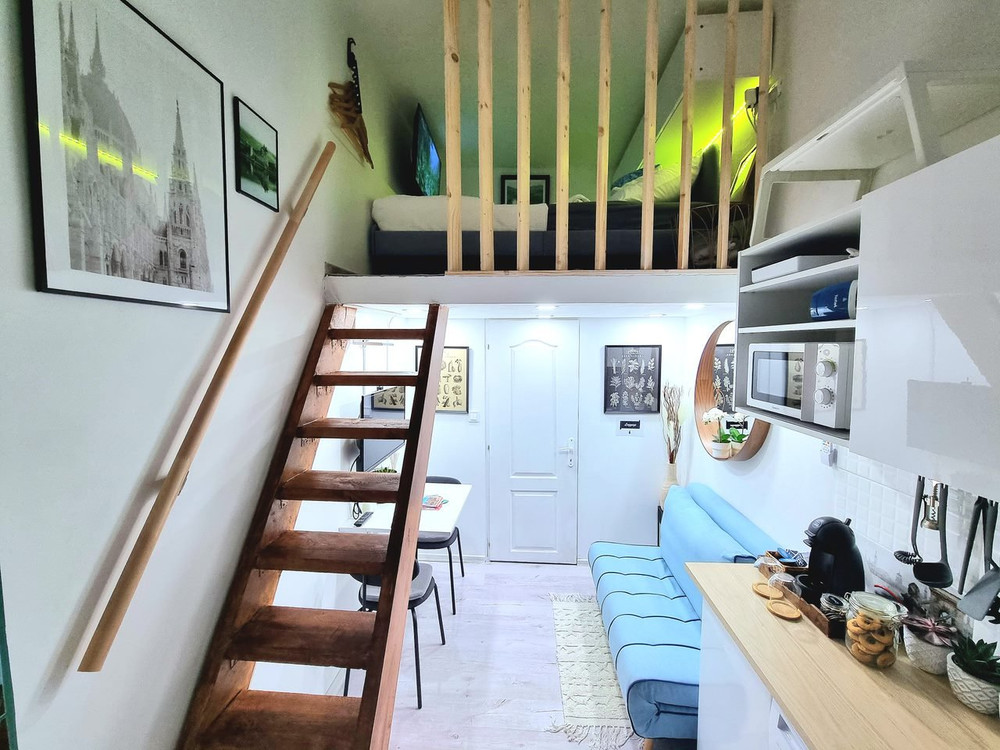 Cozy City Center Apartment preview