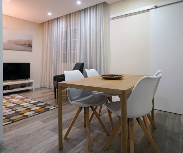 Modern 2-Bedroom Flat in Central Cedofeita, Porto