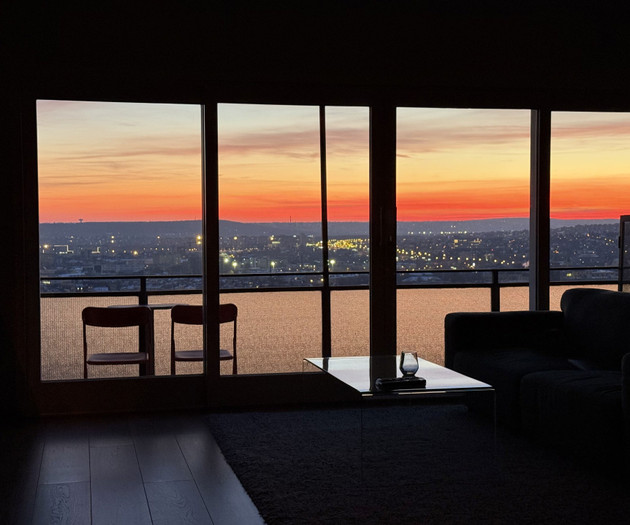 Calm Panoramic Luxury Apartment 10 min to Center