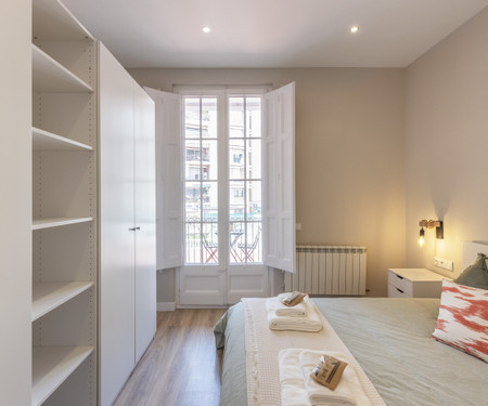 Bright apartment in Eixample, Barcelona.