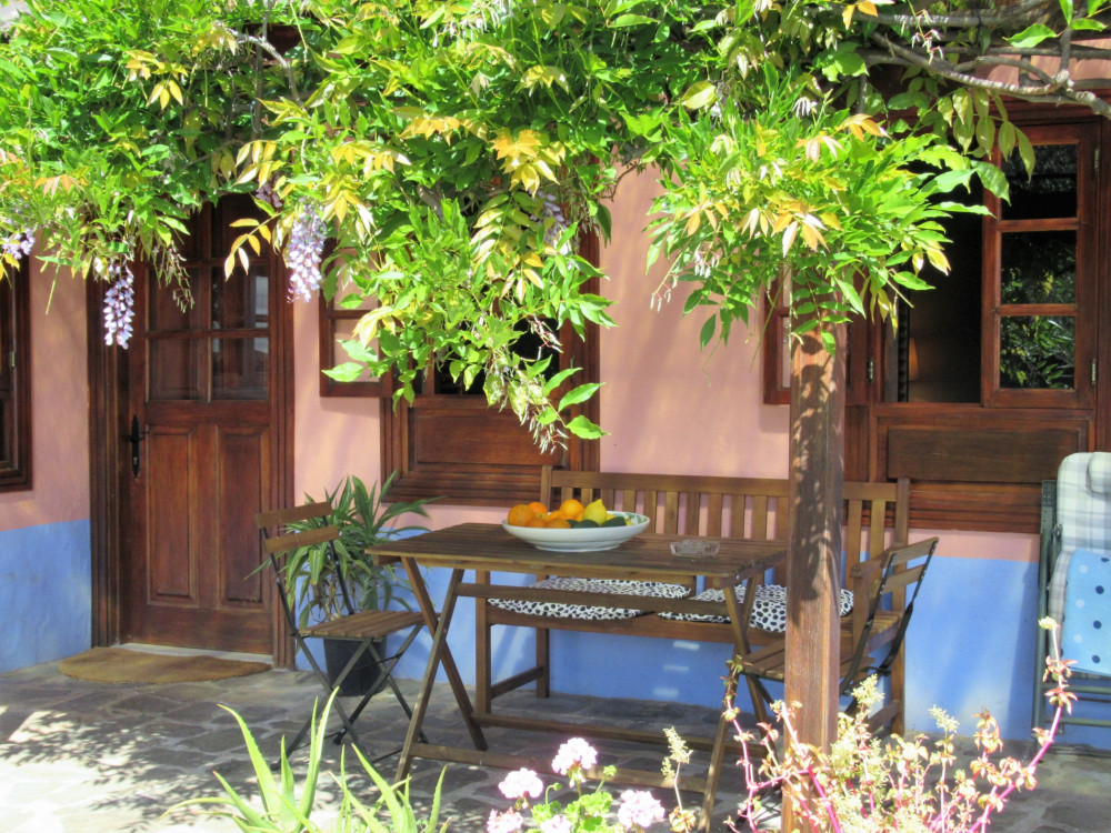El Alpendre de Ayala, piscina y jardín sereno preview