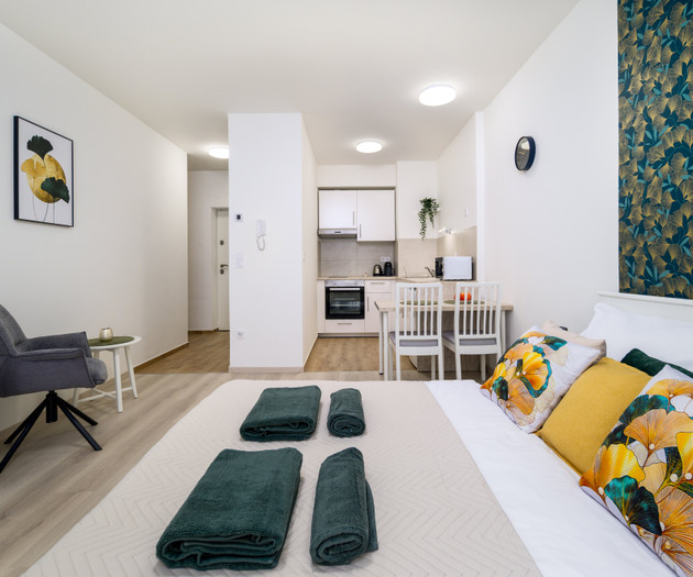 New Studio with FREE parking