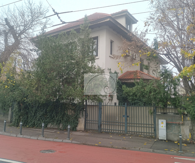Elegant Duplex in Villa • Central Bucharest