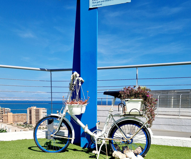 Luxury Beachfront Apt | Heated Pool, Gym & Seaview