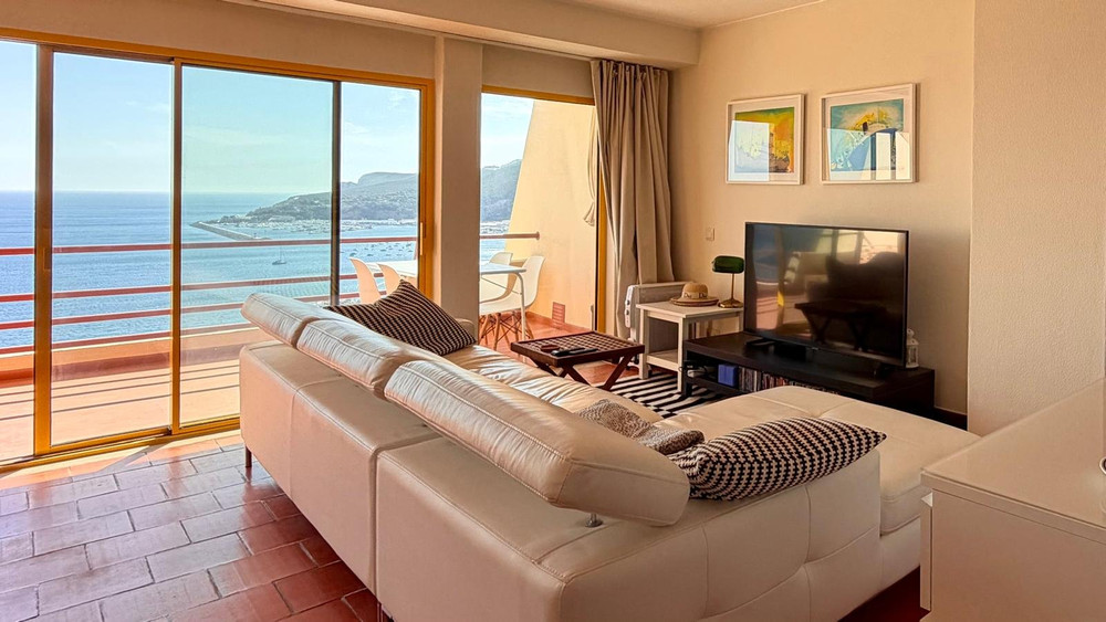 A 2 bedroom flat with amazing views and sunsets preview