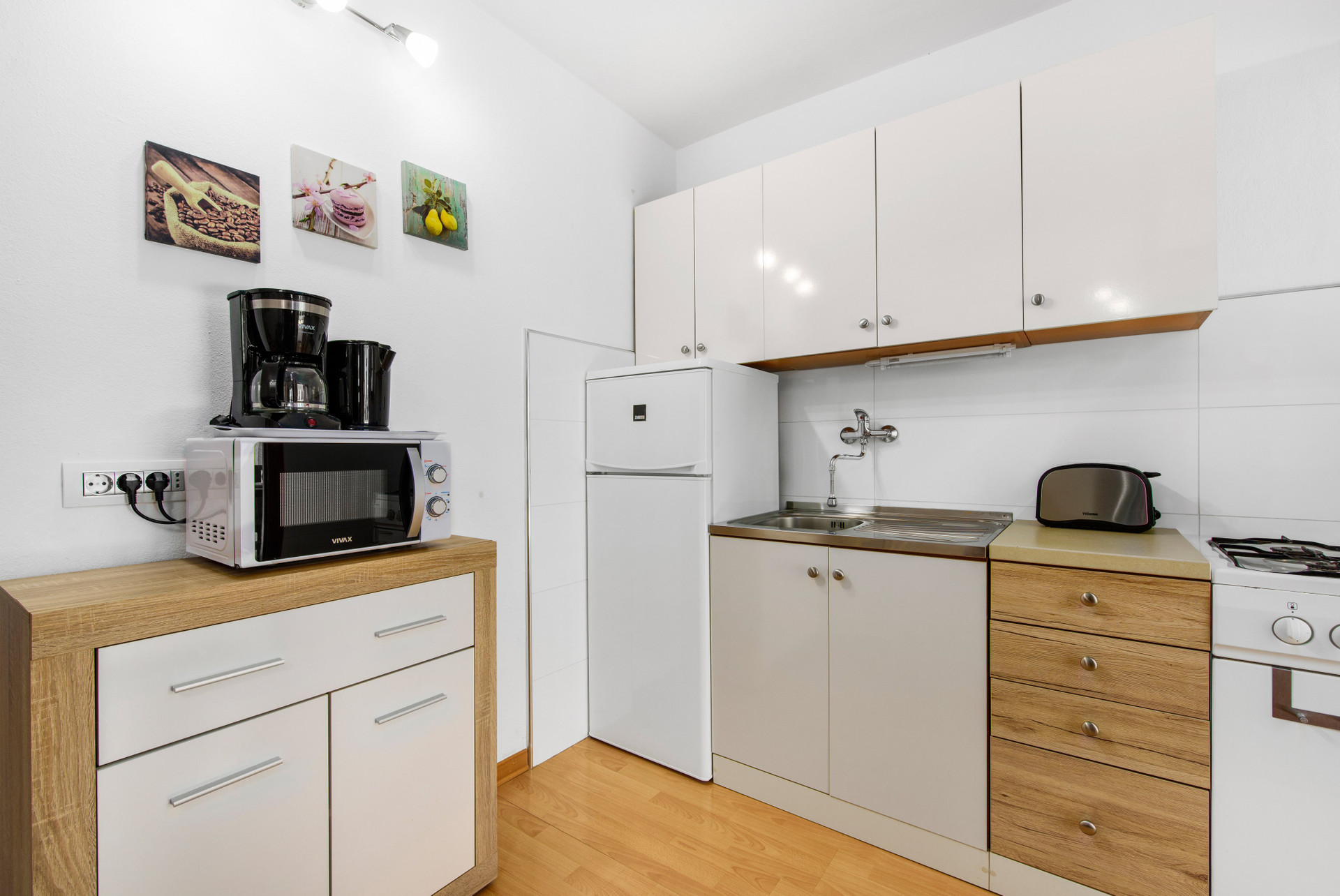 Compact kitchen with appliances