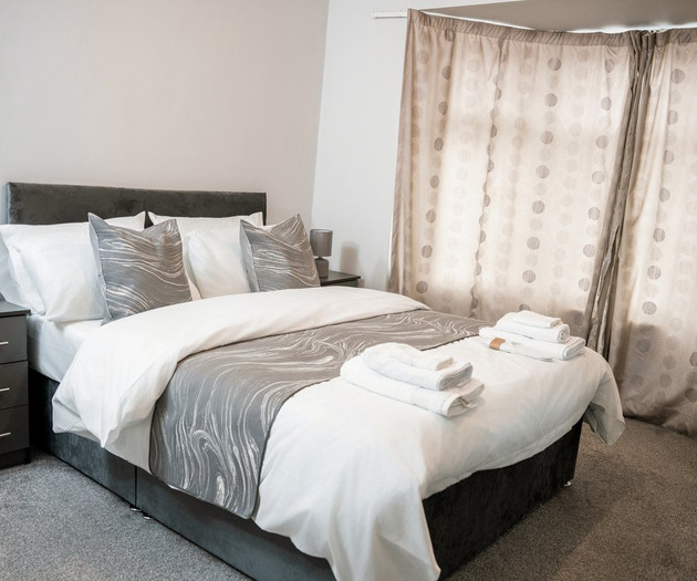 Modern & Spacious 4-Bedroom Residence in Crumpsall
