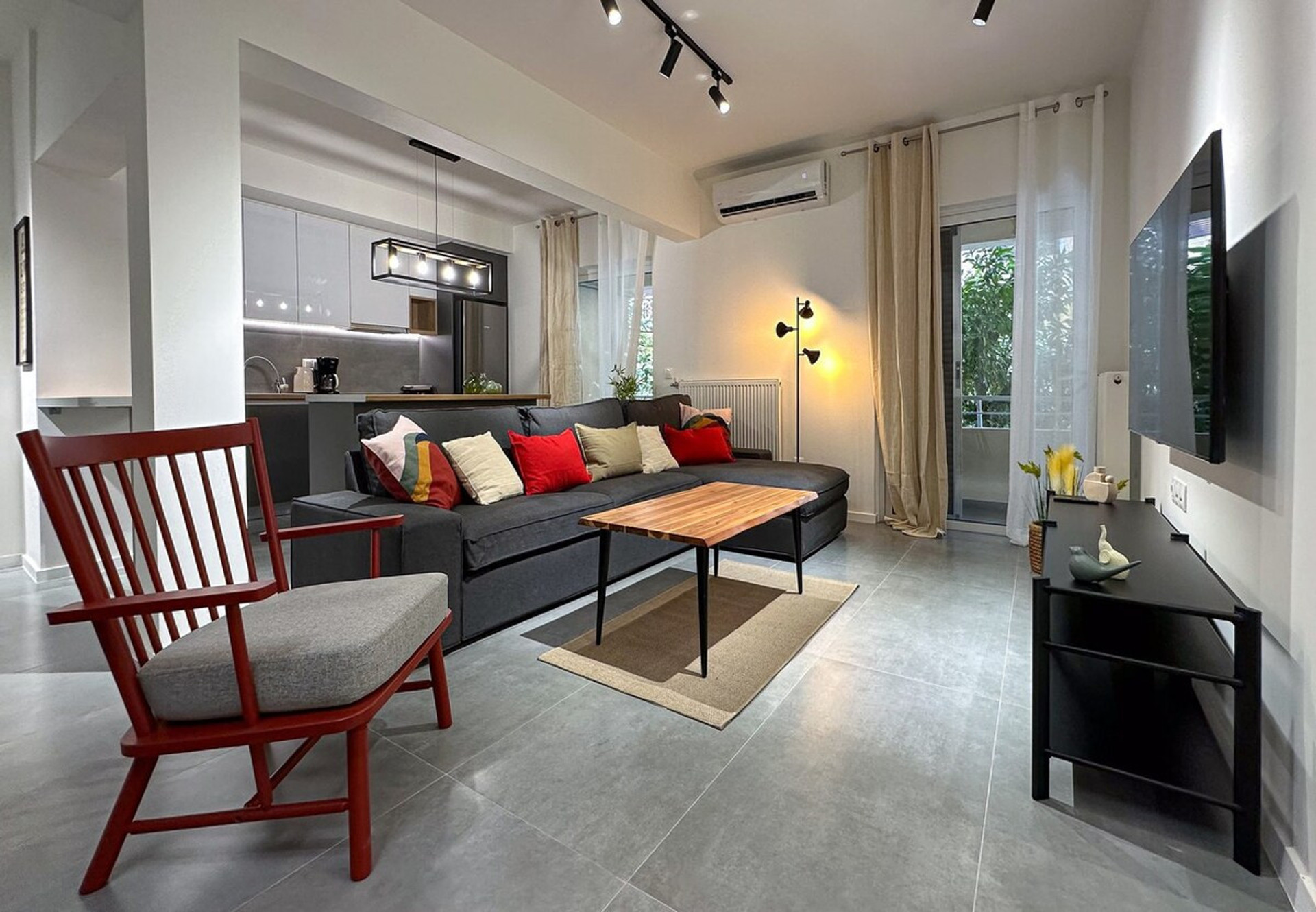 Living room image 3