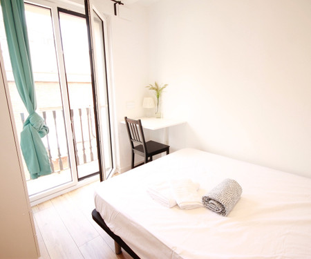 R0140- Room in Barcelona