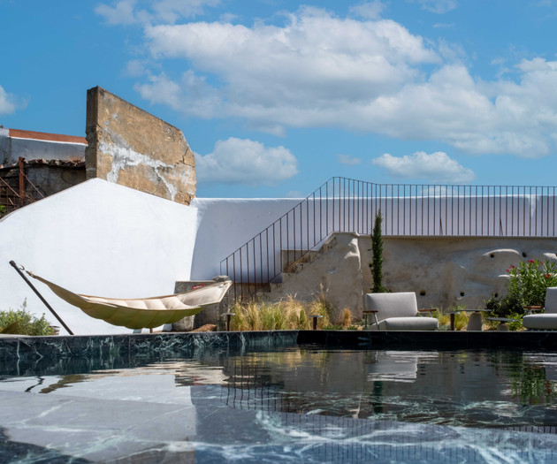 Your Lisbon Oasis: 3-Bed Apartment with Pool & Out