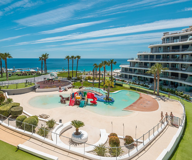 Luxury Beachfront Apt | Heated Pool, Gym & Seaview
