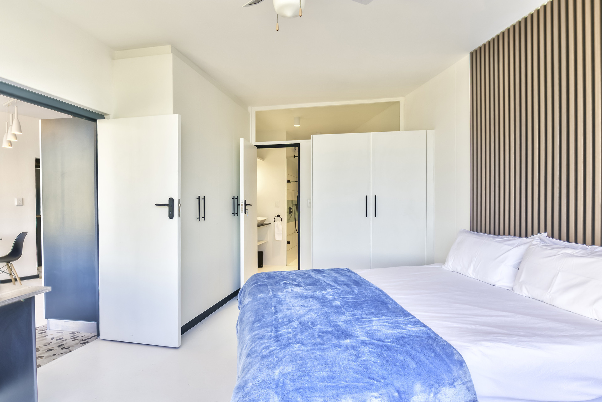 BEDROOM 1 (MOUNTAIN VIEW)