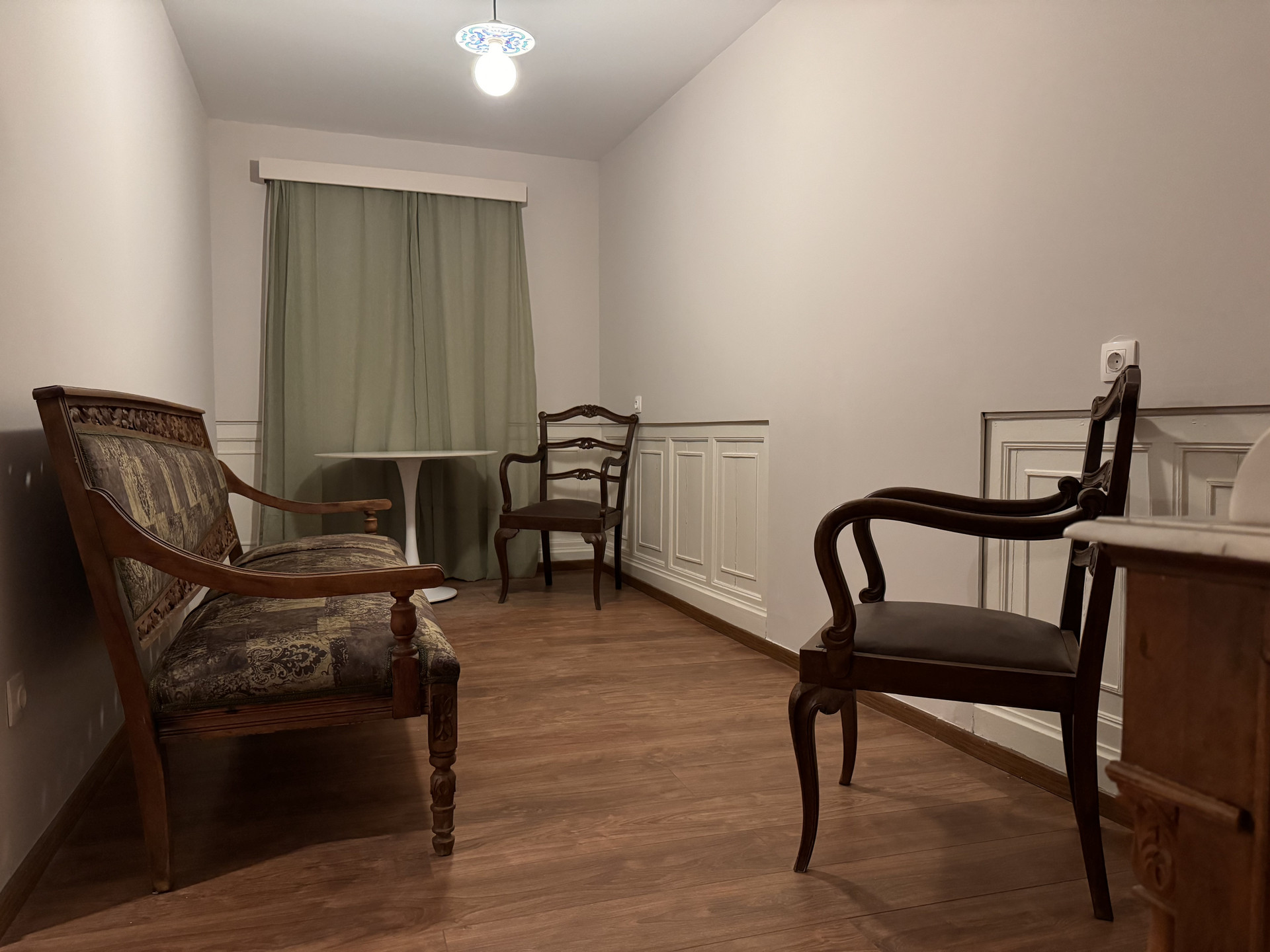 LIVINGROOM