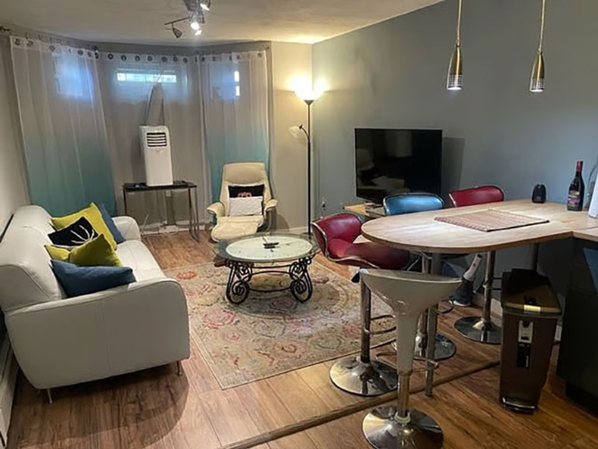 Living dining area