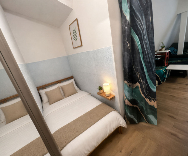 Flat next to the tourist center. Free P parking.