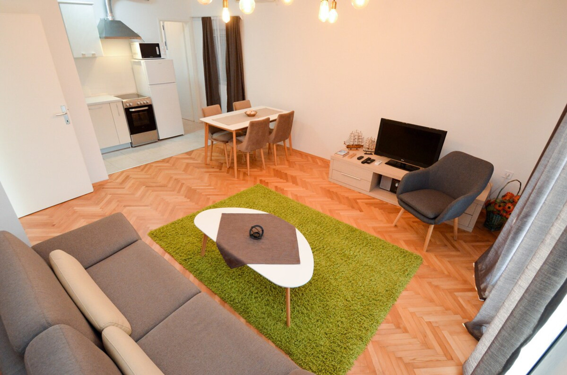 Apartment Vista, living room- view to the kitchen