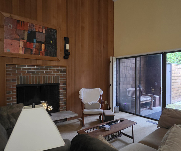 Good Vibes Room in Quiet Forested City Home