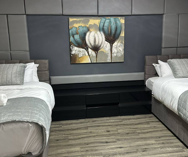 Comfortable 4 Bedroom Home Sleeps 7 Wolverhampton