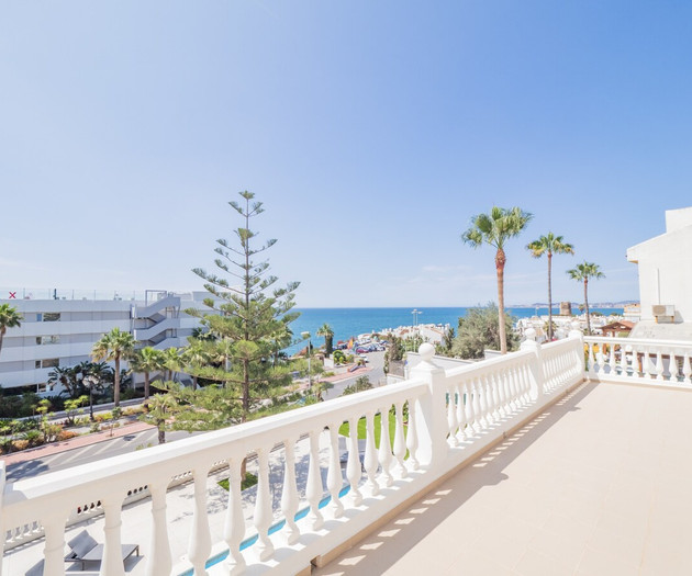 Cubo's Beach Front Villa Benalmadena