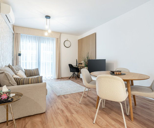 Stylish Apartment with Balcony, Garage & Cleaning