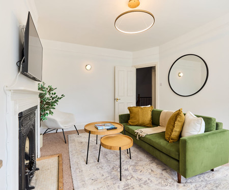 The Queen's Park Wonder - Charming 2BDR Flat with 