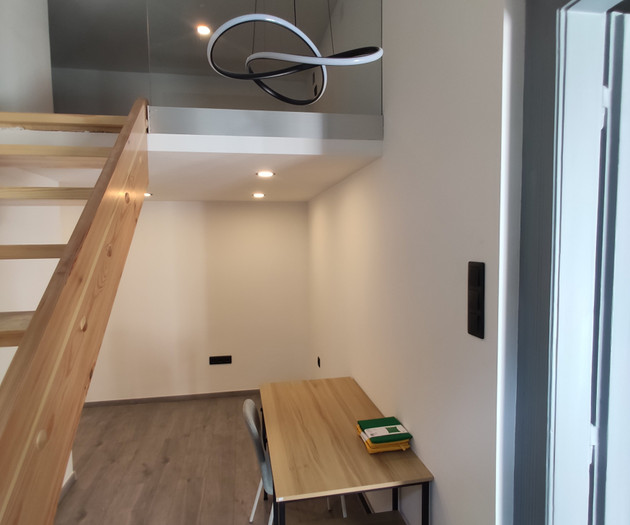 Chic Newly Renovated Apartments near Orczy ter: #1