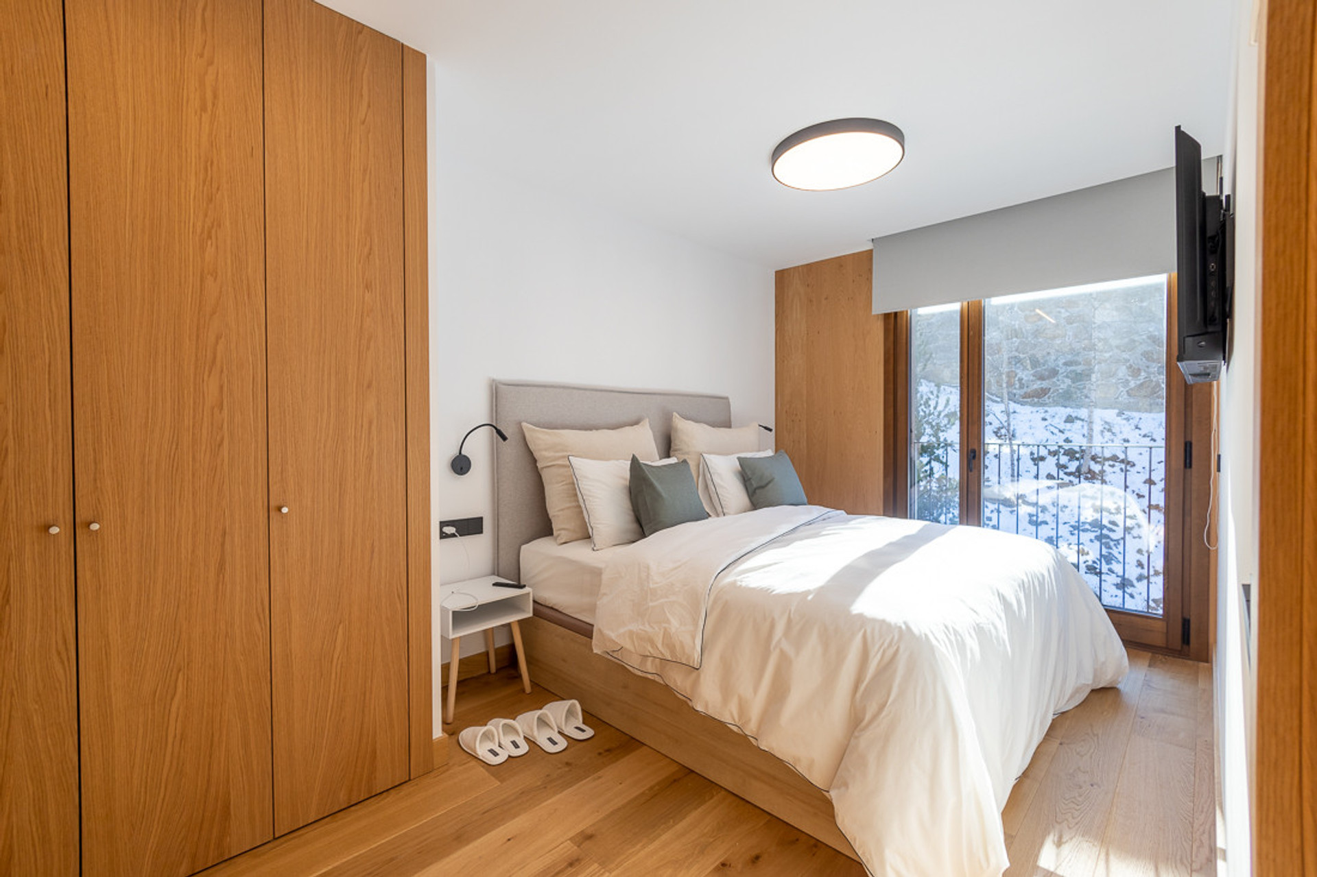 ROOM 1