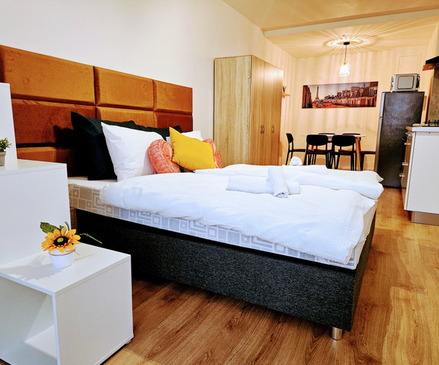 Family 2BR for 1-8 guests | Garden, Parking, Gym