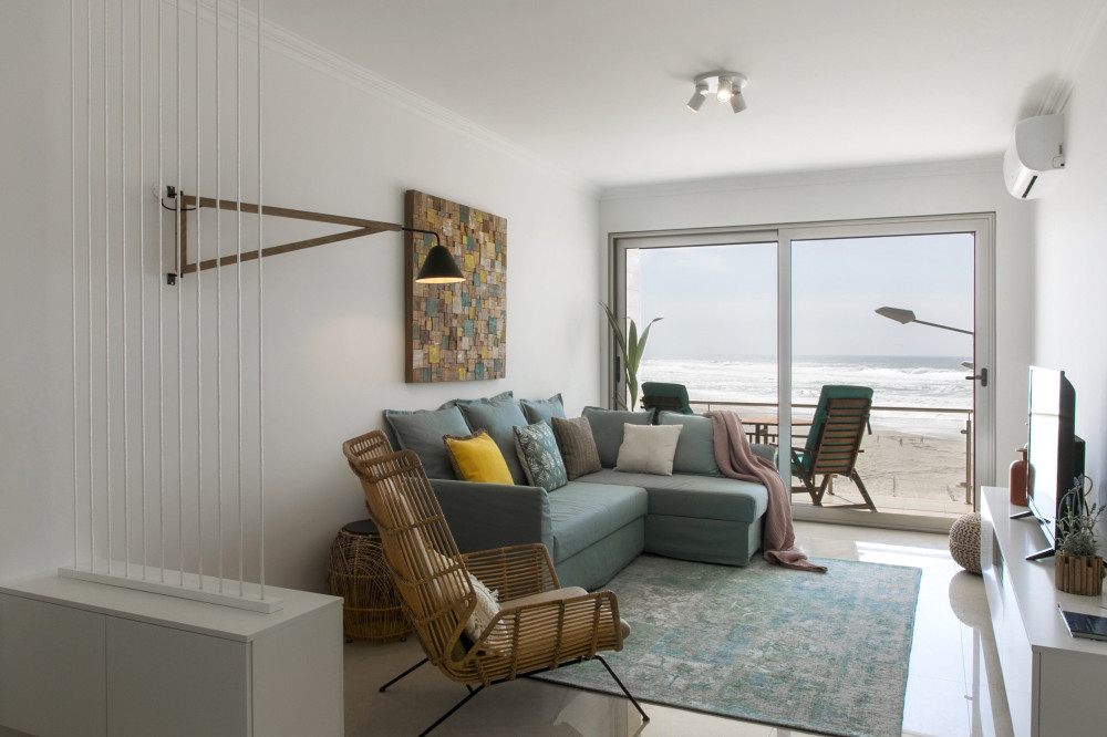 Apartment facing the sea. 8 m access A8 preview