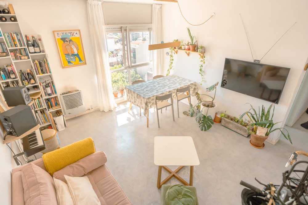 Luminous 2 bedroom flat preview