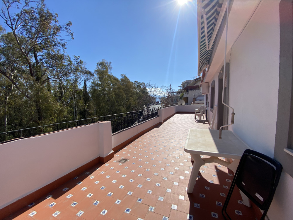 Sunny flat in Sierra Nevada with terrace