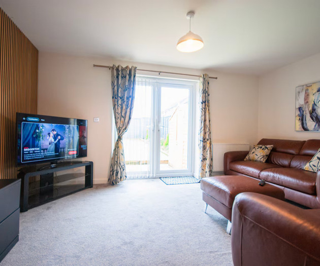 Cozy 3 Bedroom Home | Pet Friendly | Free Street P