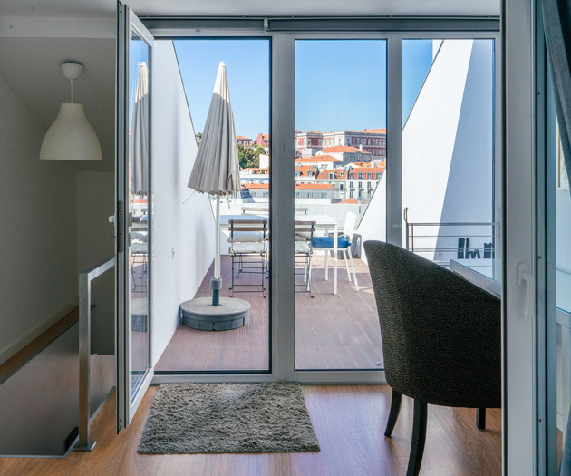 2Br Duplex: city center-Terrace with a River View!
