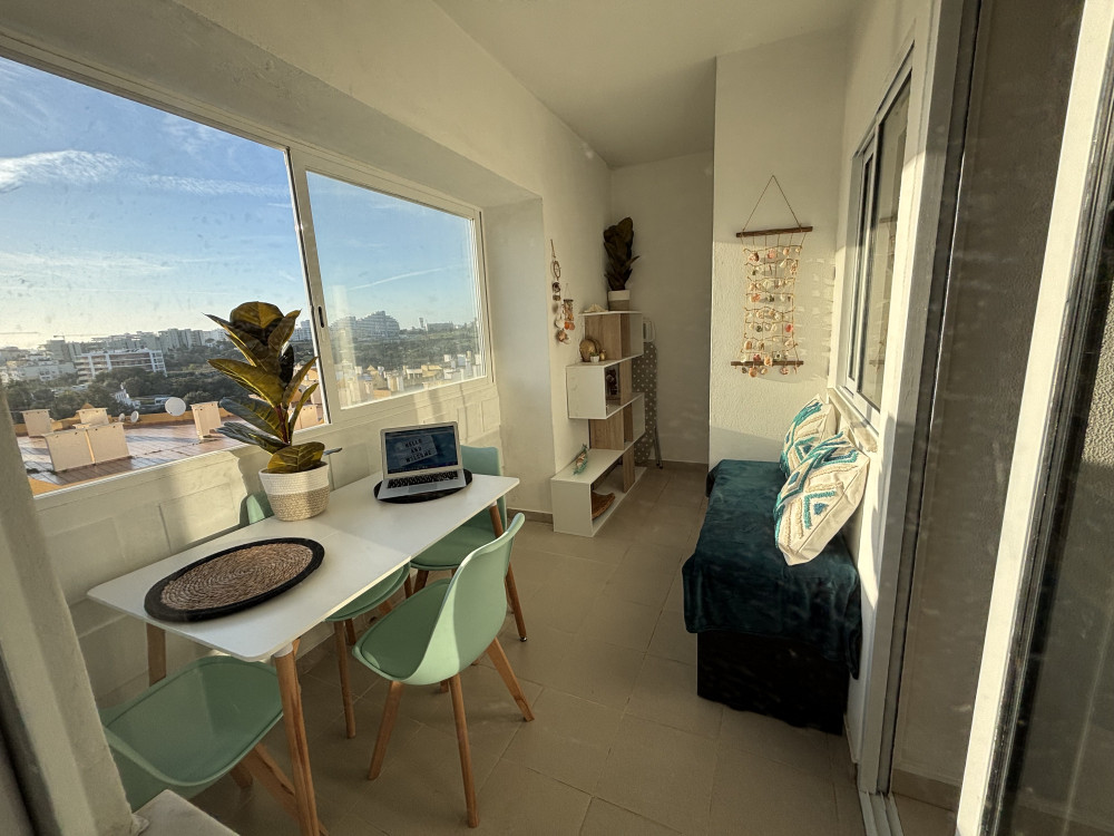 Sunny flat short walk from the beach! preview