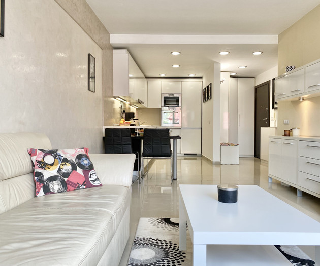 Entire Apartment for 4 Guests in Sofia, Banishora