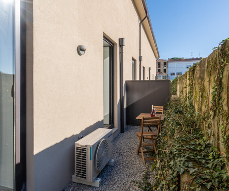 Charming Bright Flat w/ Balcony