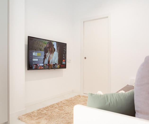 SleekLofts Queen-Bed Studio near City of Arts