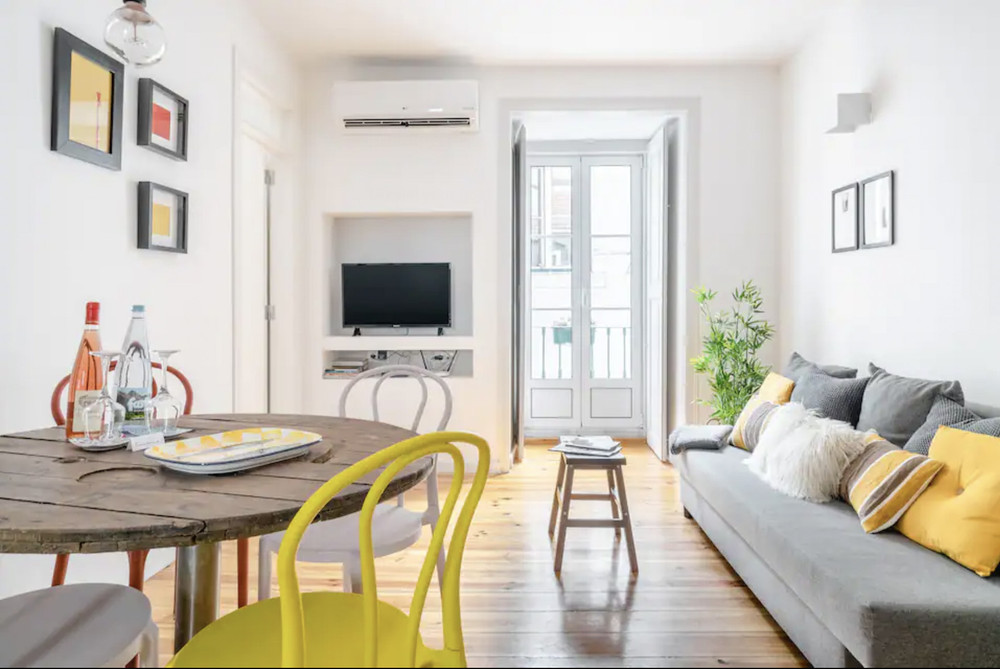 Quiet, central 2 bedroom Lisbon Pateo Apartment preview