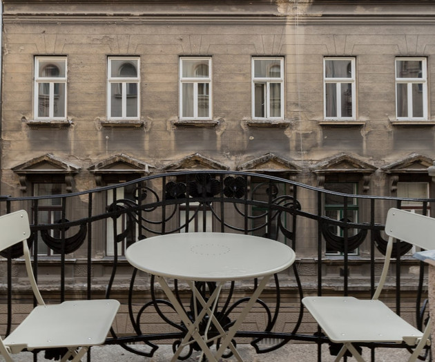 Designer Dream Home @ The Opera w/ Sauna & Balcony