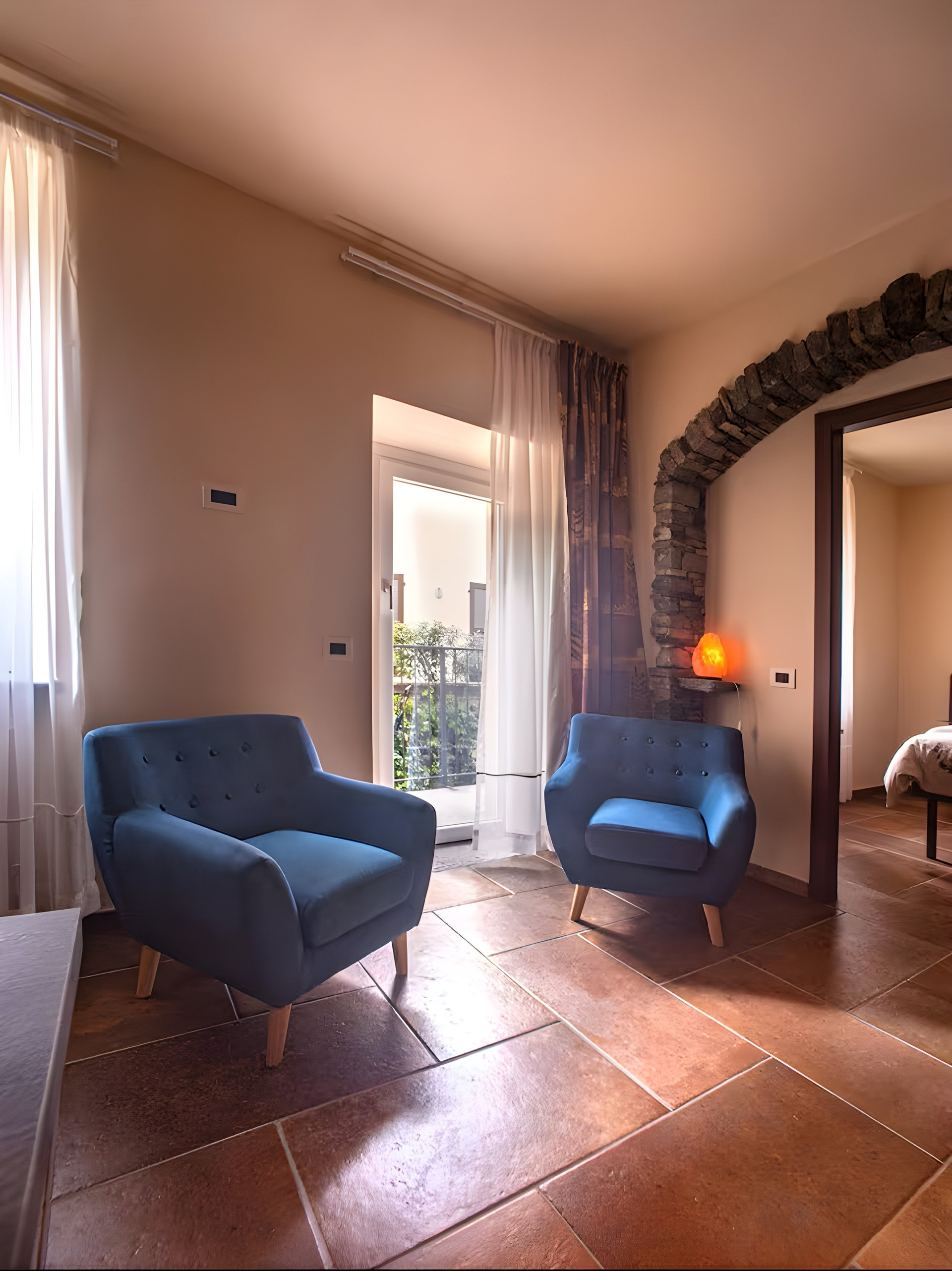 Living room blue armchairs stone arch