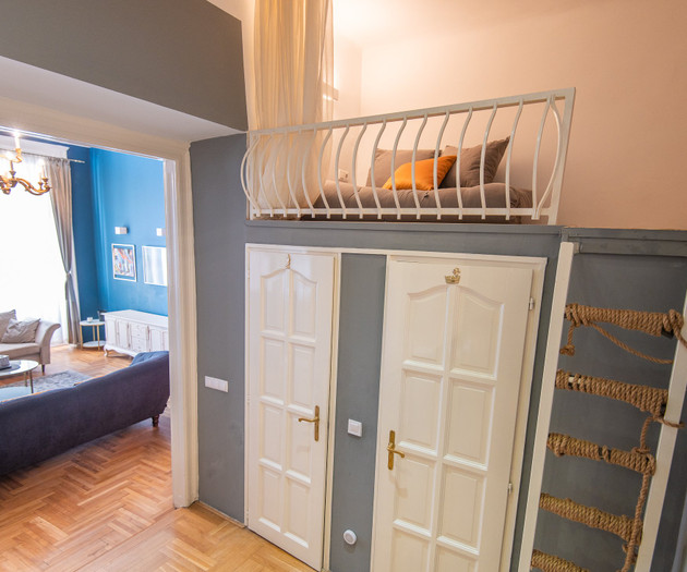 Chic Soho Apartment near Opera